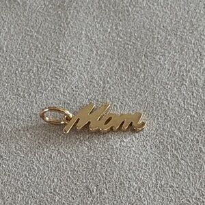 Gold 'Mom' Script Pendant Charm 18K GOLD VERMEIL